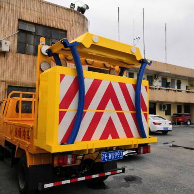 江鈴防撞緩沖車與救護車 道路安全與應急救援的專業(yè)保障