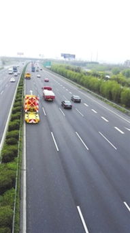 蘇嘉杭高速舉行防撞緩沖車實戰演練，筑牢道路作業安全防線