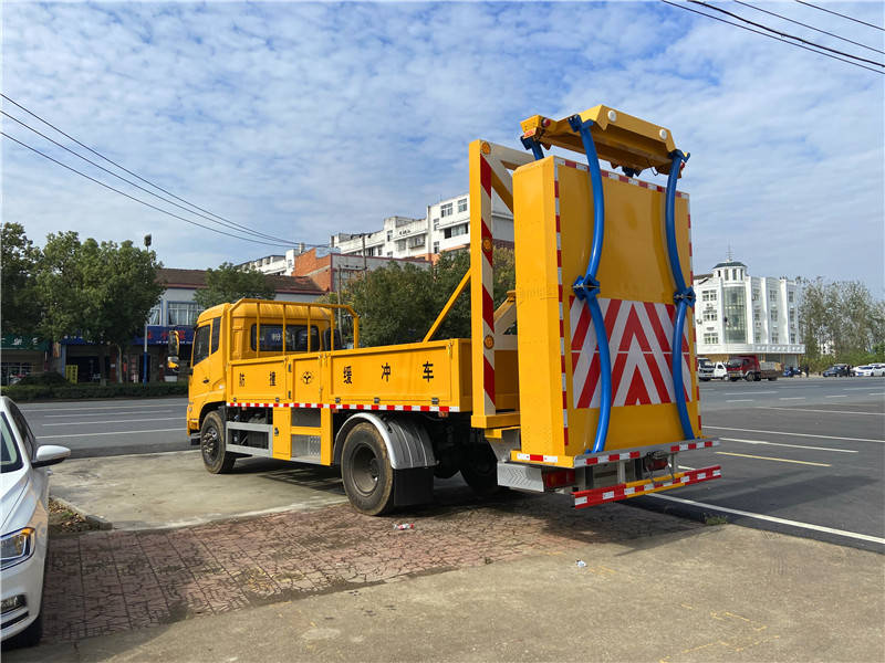 守護(hù)生命與安全的移動屏障 100k高速專用防撞車、東風(fēng)安全防撞車、天錦防撞緩沖車與救護(hù)車的綜合解析